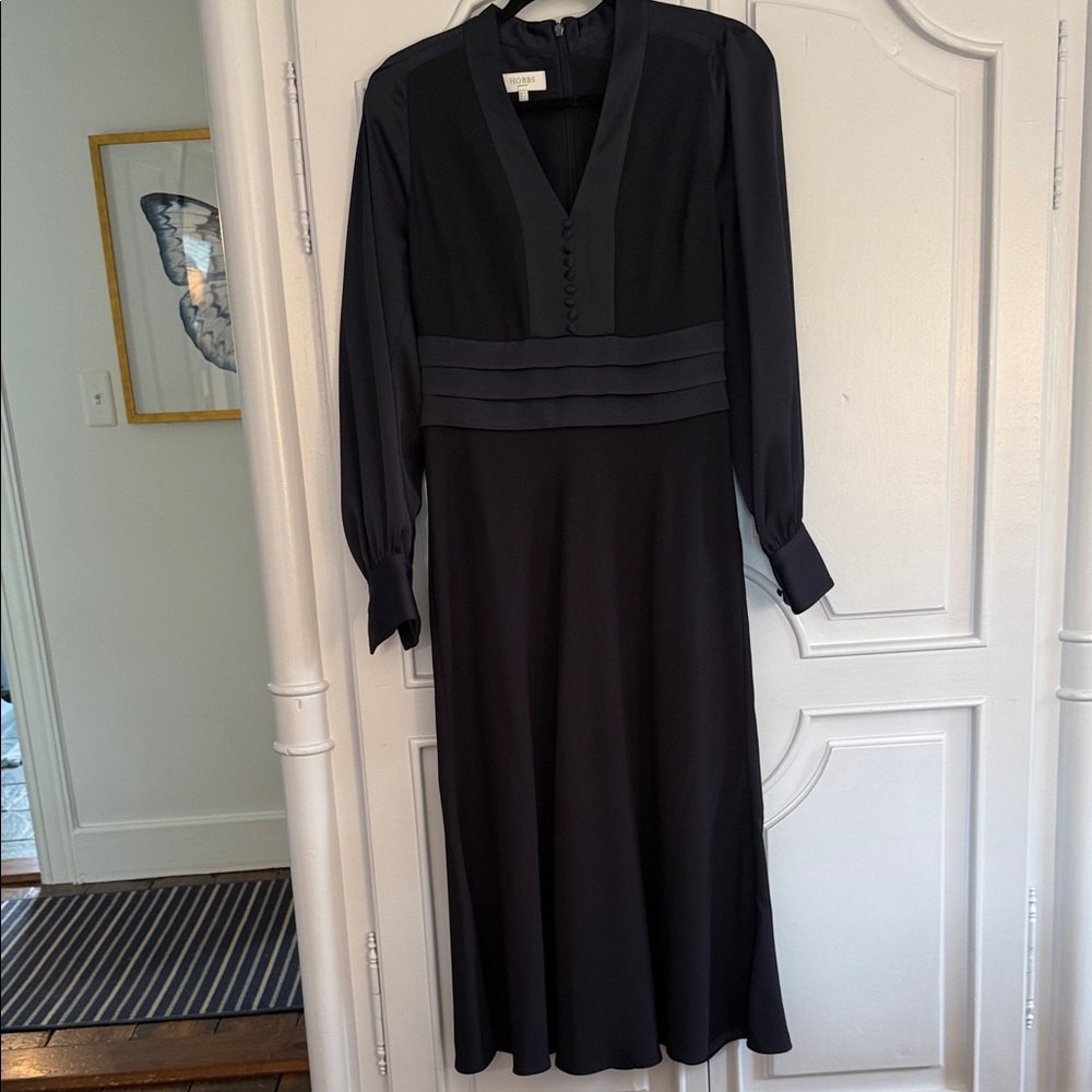 Classic Black Long-Sleeve V-Neck Midi Dress